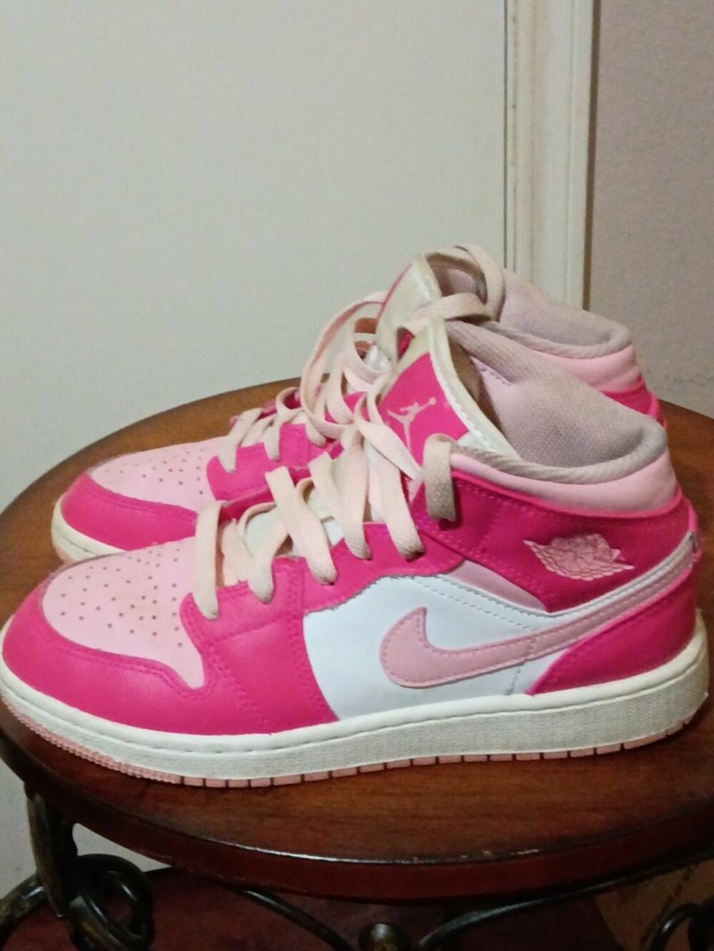 Nike Air Jordan 1 Mid Shoes Youth Kids Size 4Y Fierce Pink  Barbie FD8780-116 - Picture 9 of 13
